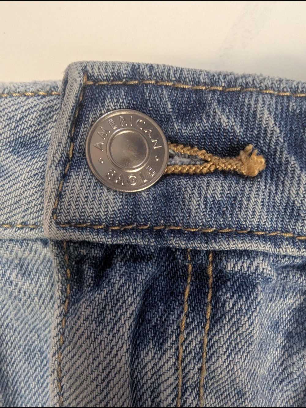 American Eagle Jean Mini Skirt Women's Size 0 Light Wash Denim Cut Off Y2K - Picture 2 of 10
